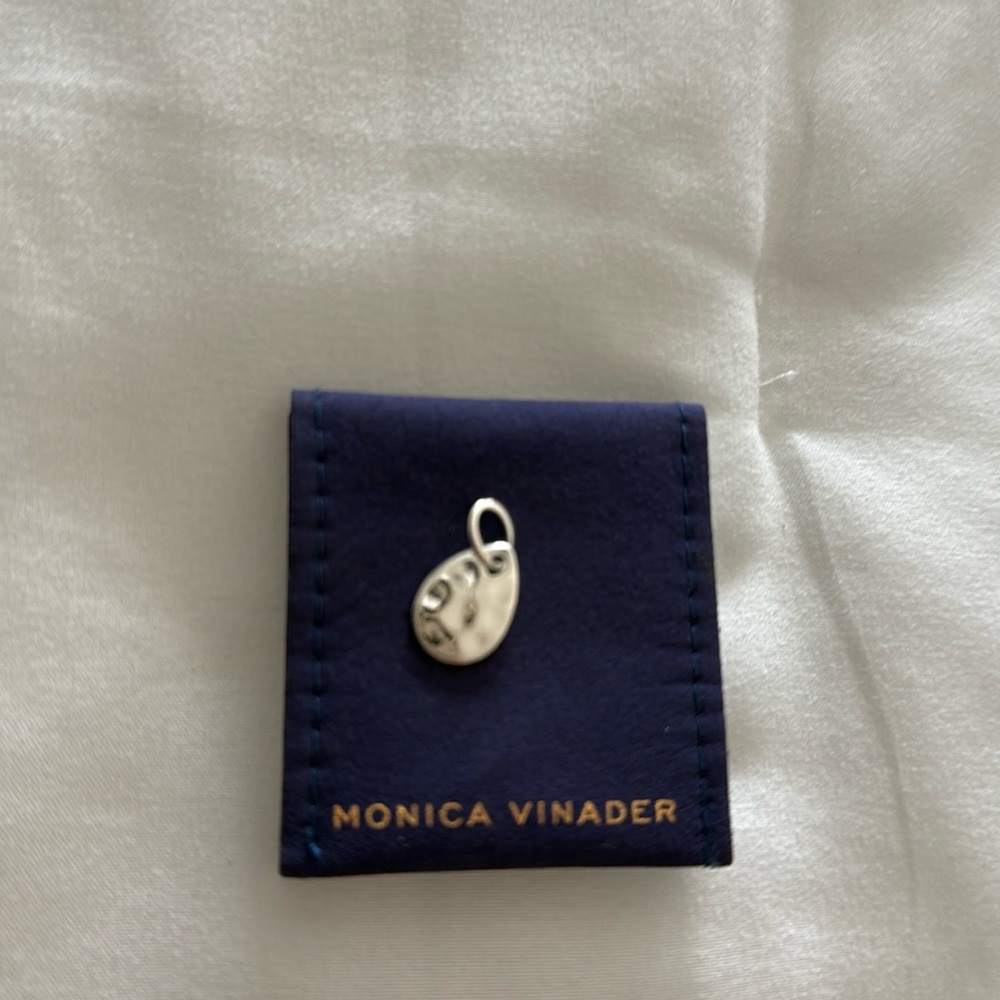 MONICA VINADER Ziggy Mini Petal Pendant Charm - Picture 4 of 5
